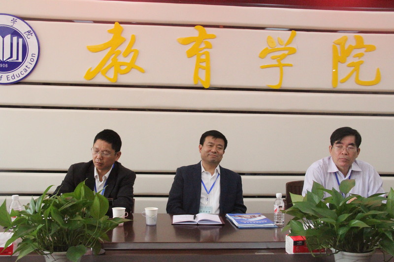 2018年3月5日，学校党委书记赵君（中）到永利总站ylzz指导工作。